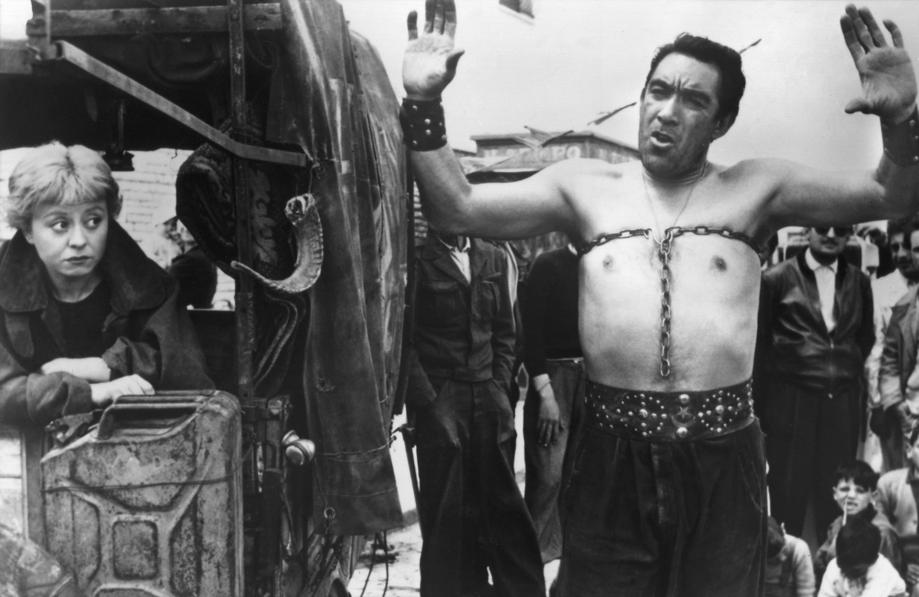 Anthony Quinn, La Strada strongman